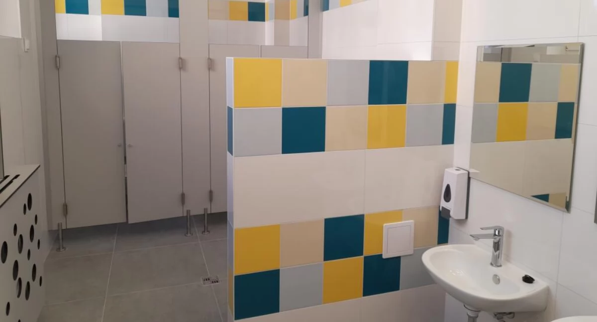 Kompleksowy remont czterech łazienek w Przedszkolu nr 2 przy Głowackiego został sfinalizowany. Maluchy zyskały przestrzeń dostosowaną do ich potrzeb./ FOT. UM Przemyśl