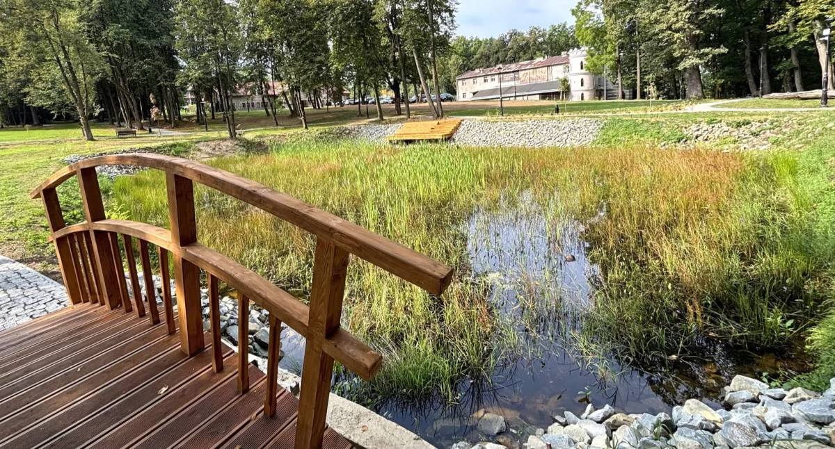 XIX-wieczny zabytkowy park położony przy Pałacu Humnickich w Birczy stał się atrakcyjnym miejscem wypoczynku na łonie natury./ FOT. UMiG Bircza