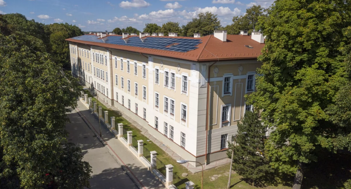 Intencją szpitala przy ulicy Kościuszki jest wykorzystanie jednego z obiektów na cele rekreacyjno-kulturalne. Ma ona stanowić rekompensatę spacerów na świeżym powietrzu w przypadku niepogody./ FOT. SP ZOZ Jarosław