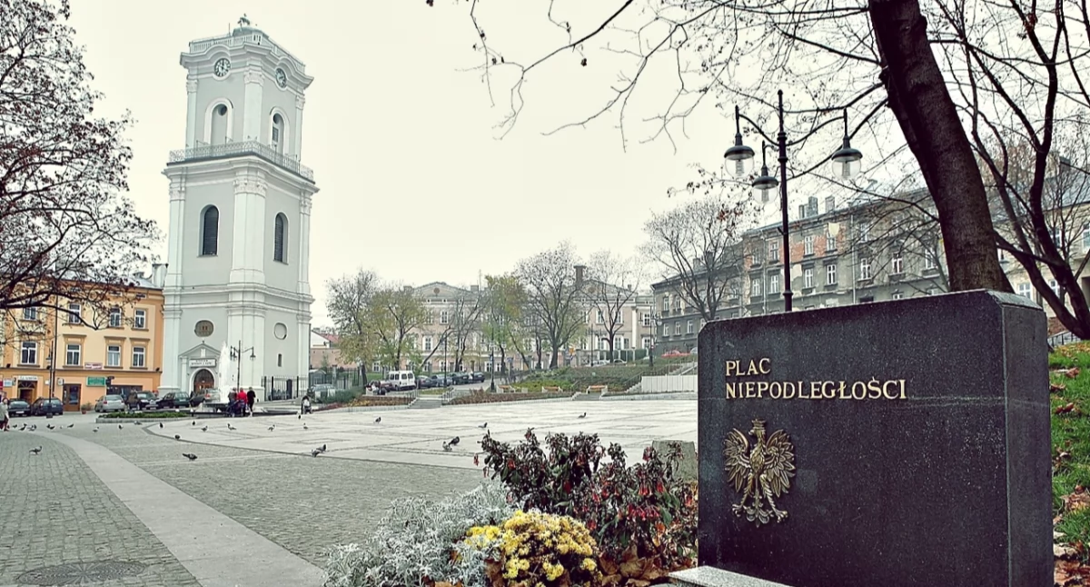 Charakterystyczna dla Starego Miasta w Przemyślu wieża zegarowa jest budowlą o wysokości około 38 m, trzykondygnacyjną, z dwoma tarasami widokowymi i dwoma klatkami schodowymi (zewnętrzną i wewnętrzną). Fot. Mariusz Godos