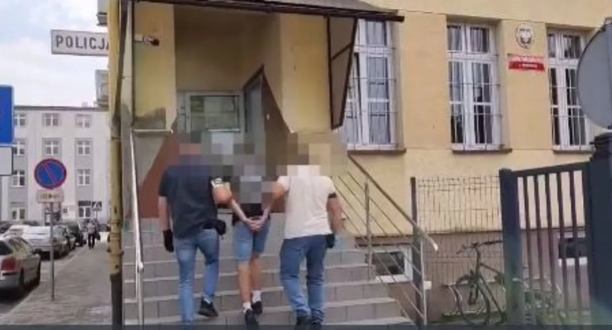 19-latek po doprowadzeniu do przeworskiej prokuratury usłyszał zarzut posiadania substancji zabronionych. Przyznał się do winy. / FOT. KPP w Przeworsku