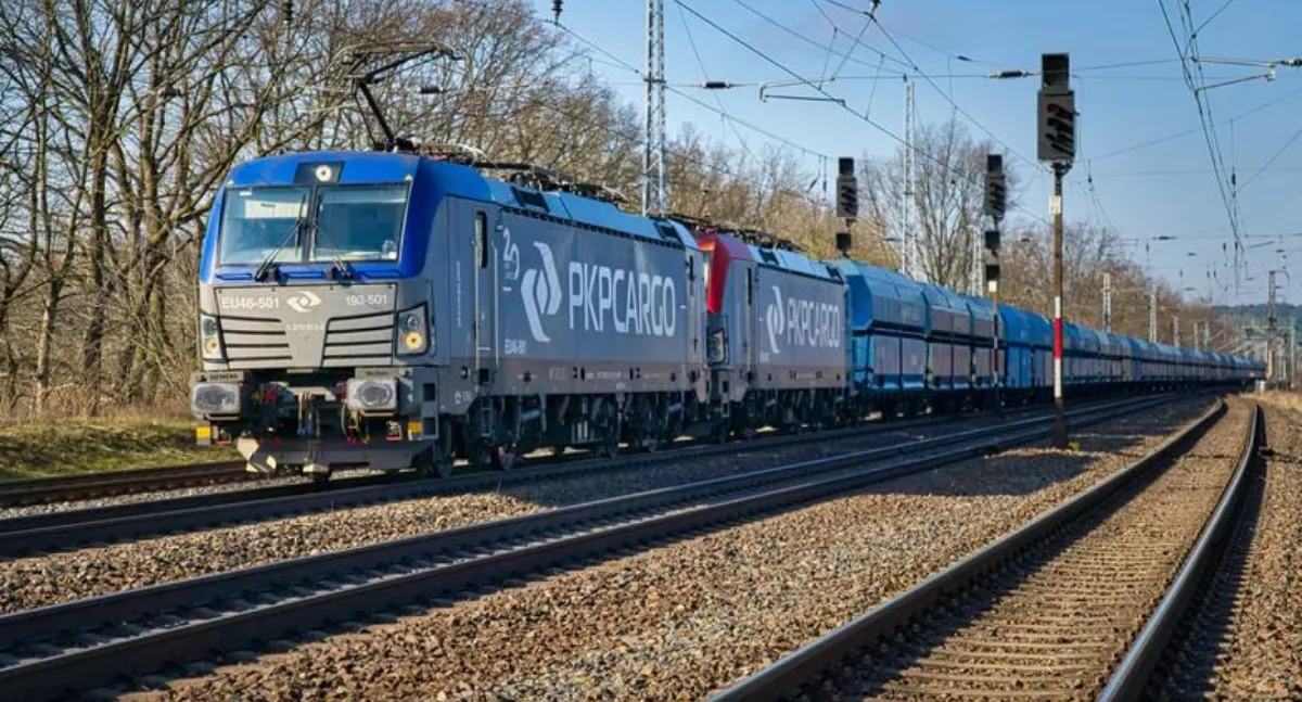 Radni powiatu przemyskiego podjęli uchwałę w sprawie planowanego ograniczenia działalności PKP Cargo SA na obszarze stacji Żurawica – Medyka i obrony miejsc pracy. Fot. zbiory własne