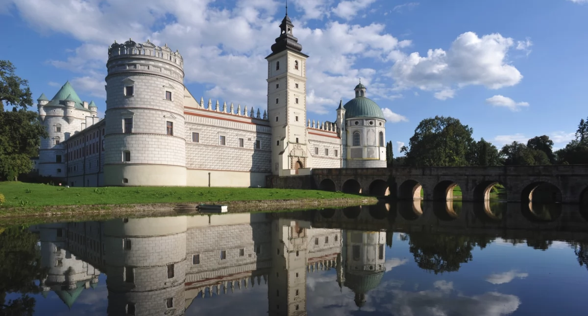 Otoczony parkiem Zamek w Krasiczynie stanowi perłę architektury i historii regionu. Czy ma szansę na tytuł cudu Polski? Przekonamy się niebawem./ FB Zamek w Krasiczynie