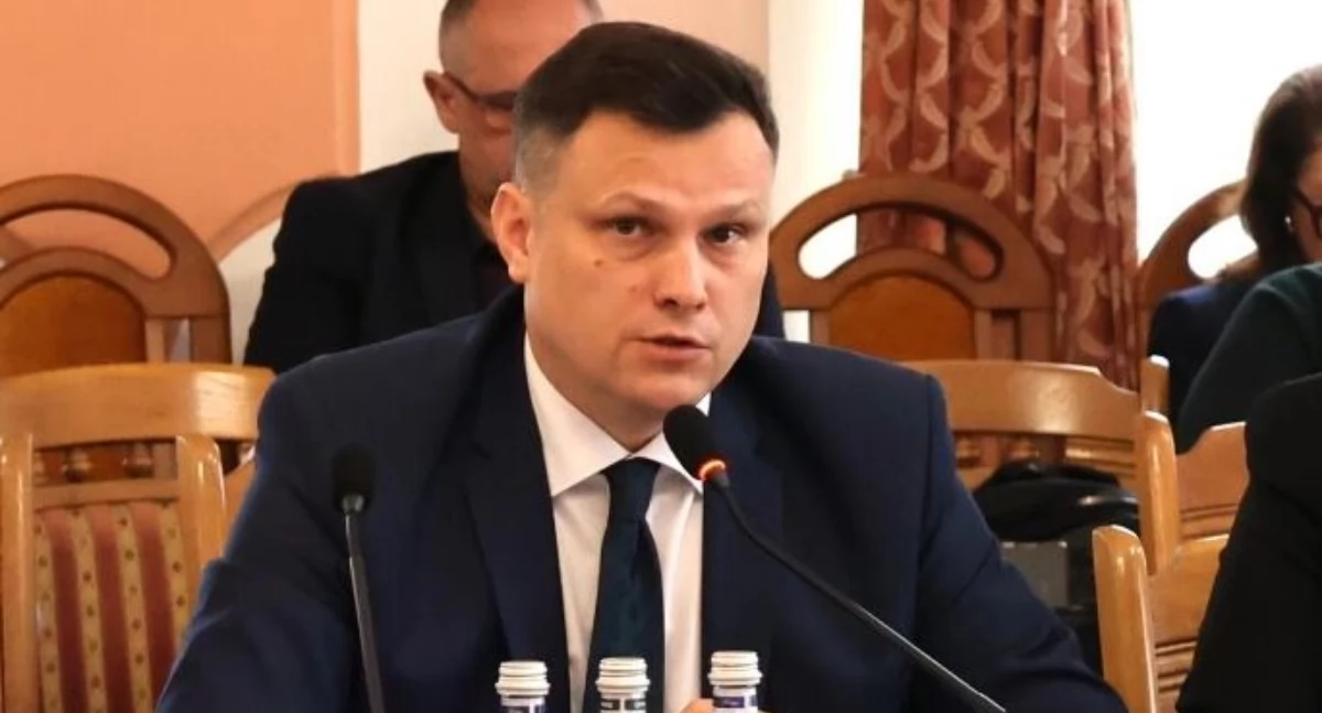 – Kredyty, które jako miasto posiadamy, są różnie oprocentowane, najkorzystniej ten, który zaciągnięty był jako ostatni. Liczymy, że któraś z instytucji bankowych złoży ofertę z porównywalnym do niego oprocentowaniem – tak o zadłużeniu miasta mówił na czerwcowej sesji burmistrz N. Nazarewicz./ FOT. UM Jarosław