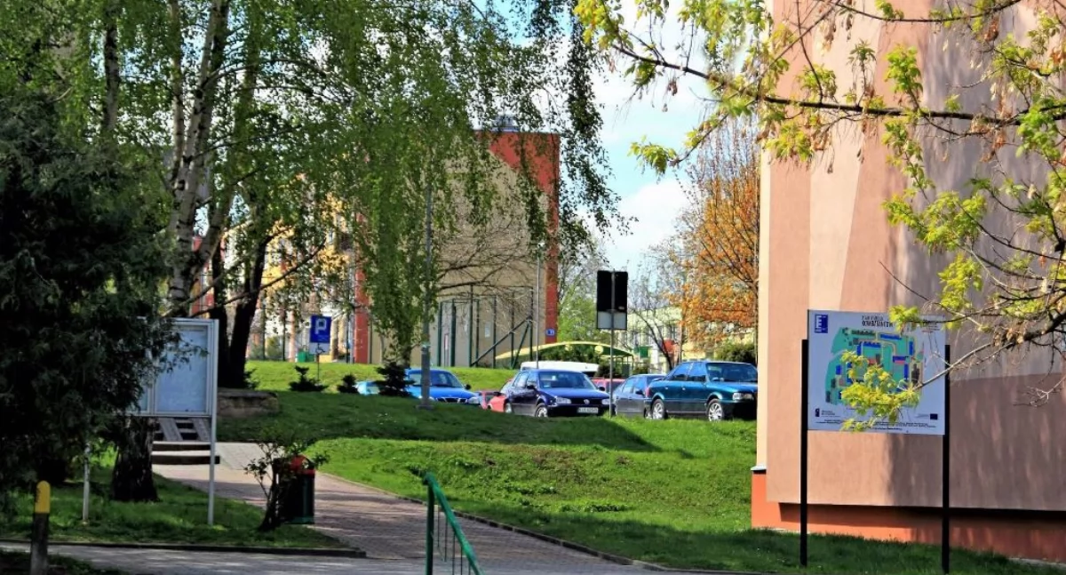 Temat ulokowania siłowni pod chmurką na osiedlu Kombatantów jest na razie otwarty. Spółdzielnia chce poznać opinię mieszkańców./ FOT. Google Maps