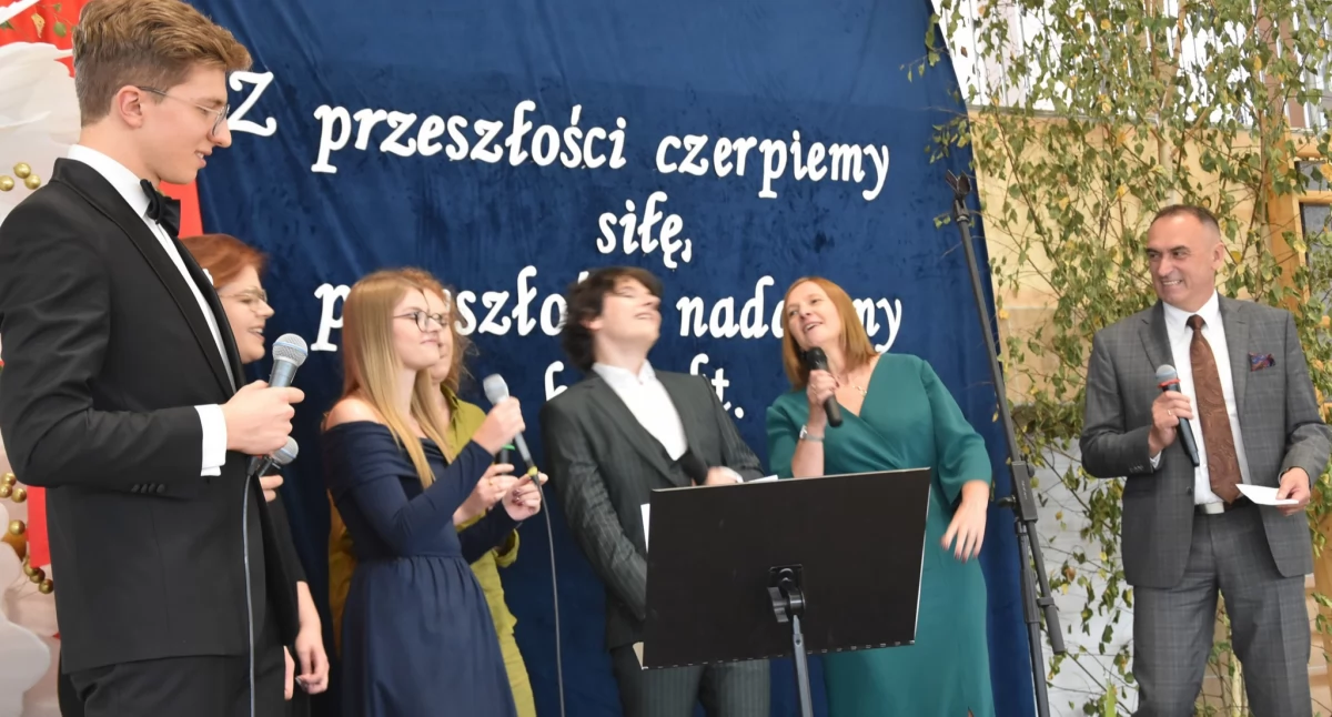 Jak na uroczystość rocznicową przystało, nie obyło się też bez przygotowanej specjalnie na tę okazję bogatej części artystycznej./ FOT. Starostwo Powiatowe w Lubaczowie