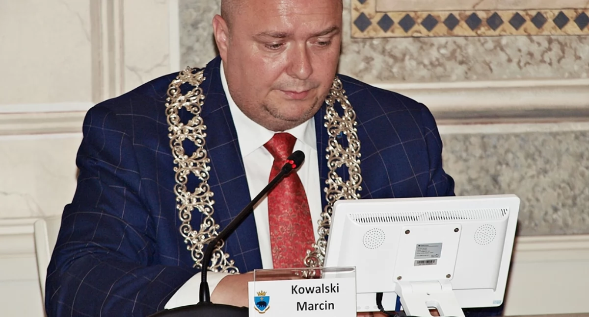 Przewodniczący Rady Miejskiej w Przemyślu Marcin Kowalski jest zatrudniony w jednostce podległej Urzędowi Gminy w Wiązownicy. Jako pracownik biurowy. Fot. Mariusz Godos