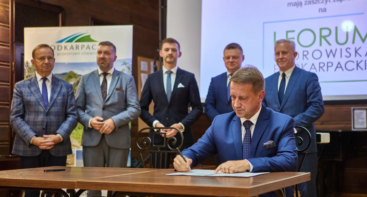 Wśród sygnatariuszy listu intencyjnego będącego deklaracją współpracy był włodarz gminy Horyniec-Zdrój R. Serkis. Miejscowość ta od lat jest jednym z najważniejszych punktów na uzdrowiskowej mapie Podkarpacia./ FOT. UG Horyniec-Zdrój