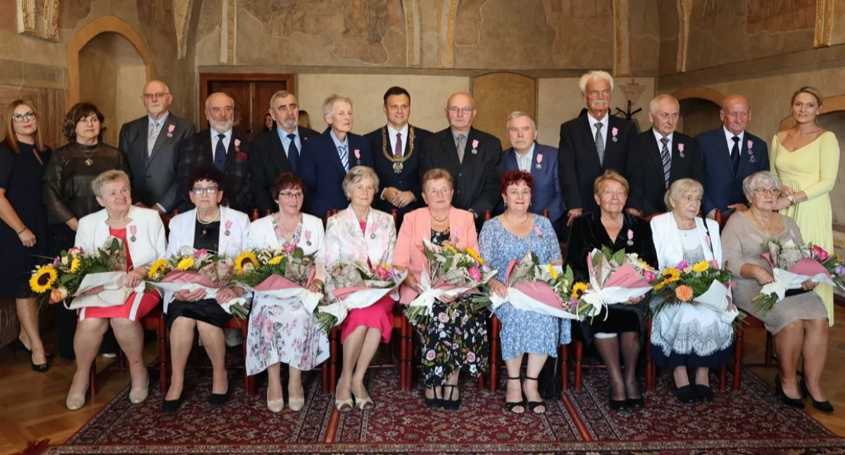Małżonkom życzono zdrowia i wielu kolejnych lat spędzonych w miłości, wzajemnym poszanowaniu i radości./ UM Jarosław