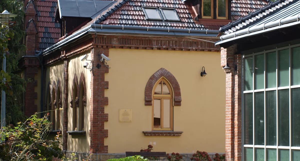 Ulokowanie USC w Domku Ogrodnika i pobliskiej oranżerii to bardzo dobry pomysł. W anturażu Parku Miejskiego im. Mariana Strońskiego wszelkie uroczystości nabrałyby wyjątkowej atmosfery. Ale te problemy komunikacyjne… Fot, Mariusz Godos