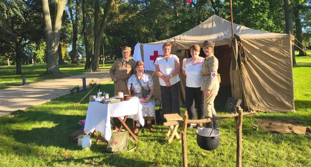 Jak na piknik wojskowy przystało, nie zabrakło grochówki i wojskowych sprzętów./ FOT. GPK w Stubnie