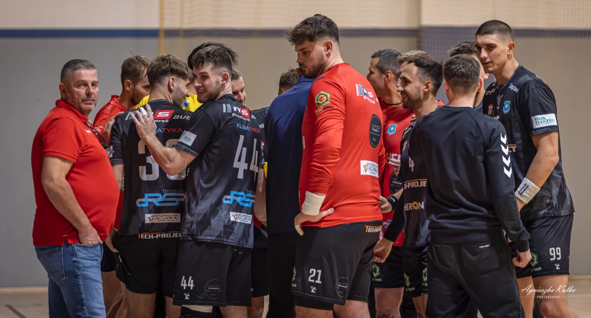 SPR Orzeł Przeworsk walczył dzielnie przez 45 minut. Handball Stal Mielec gra dalej w Pucharze Polski