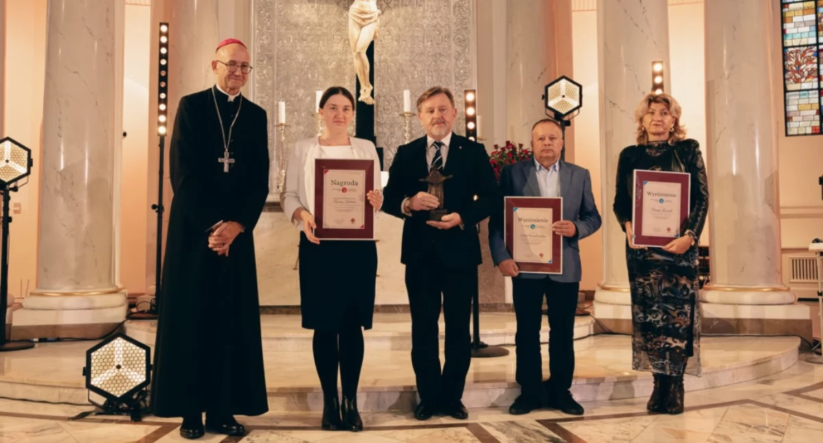 Wśród tegorocznych laureatów doceniono m.in. zaangażowanie Pana Artura Wandrowskiego z Birczy./Fot. Caritas Polska 