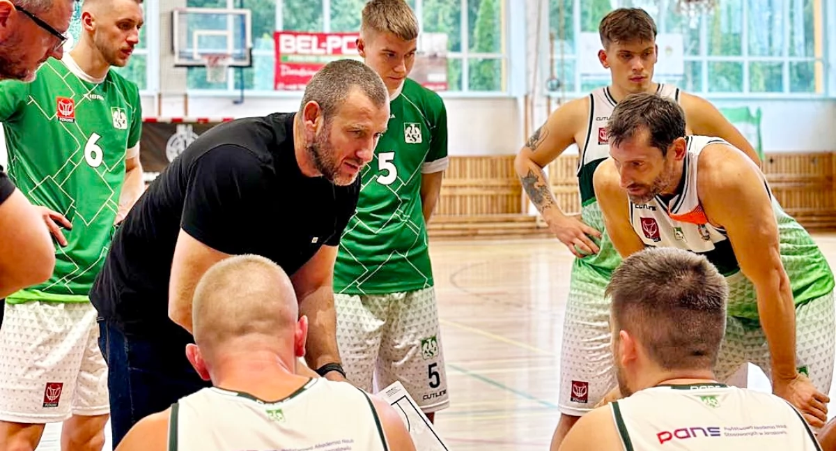 Trener AZS PANS Jarosław Tomasz Fortuna nie do końca był zadowolony z postawy swoich podopiecznych w meczu z UJK Kielce. Fot. AZS PANS Jarosław