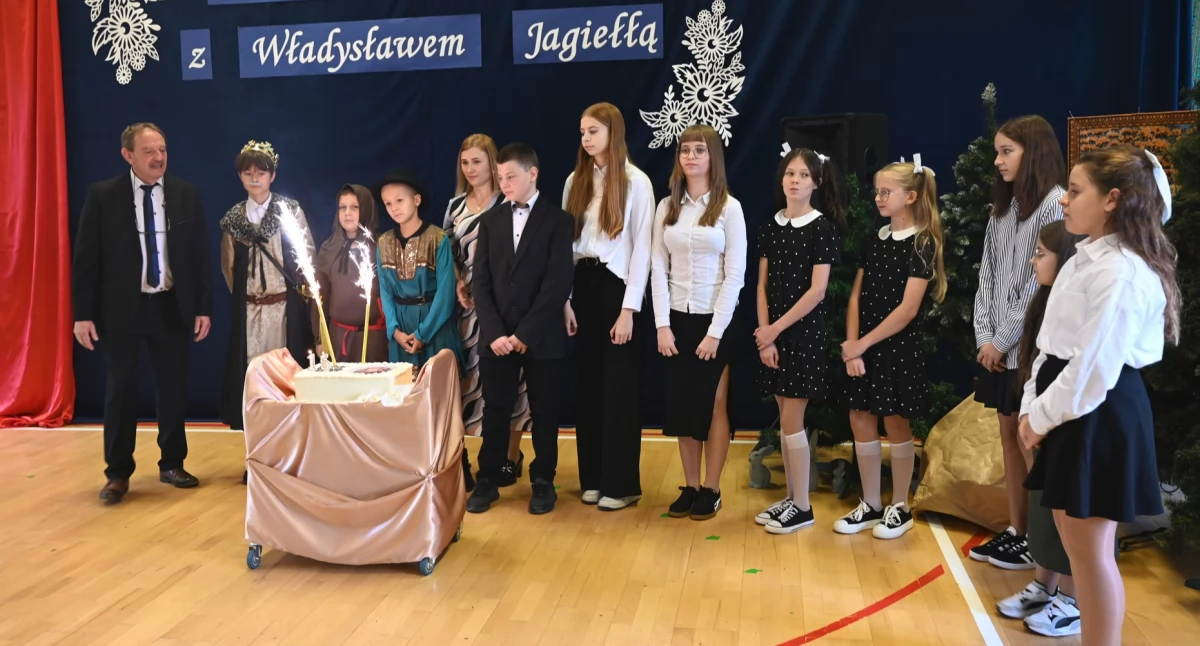 Słodkim finałem był poczęstunek w postaci tortu z wizerunkiem patrona. / FOT. UG Tryńcza
