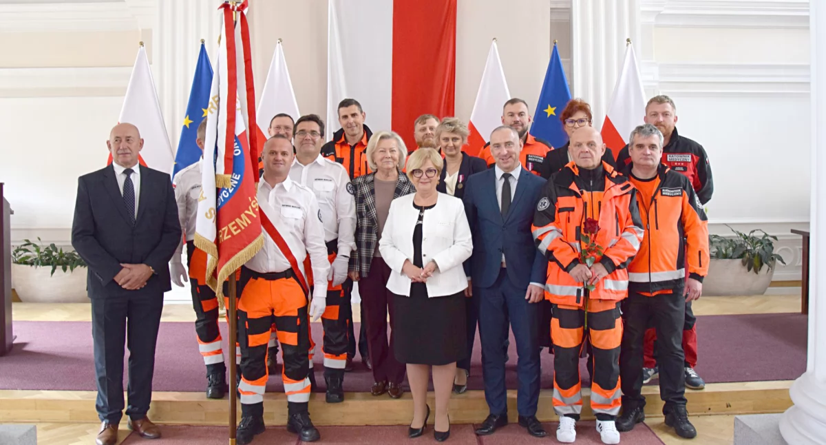 Wśród odznaczonych znaleźli się też przedstawiciele Wojewódzkiej Stacji Pogotowia Ratunkowego w Przemyślu./ FOT. WSPR Przemyśl