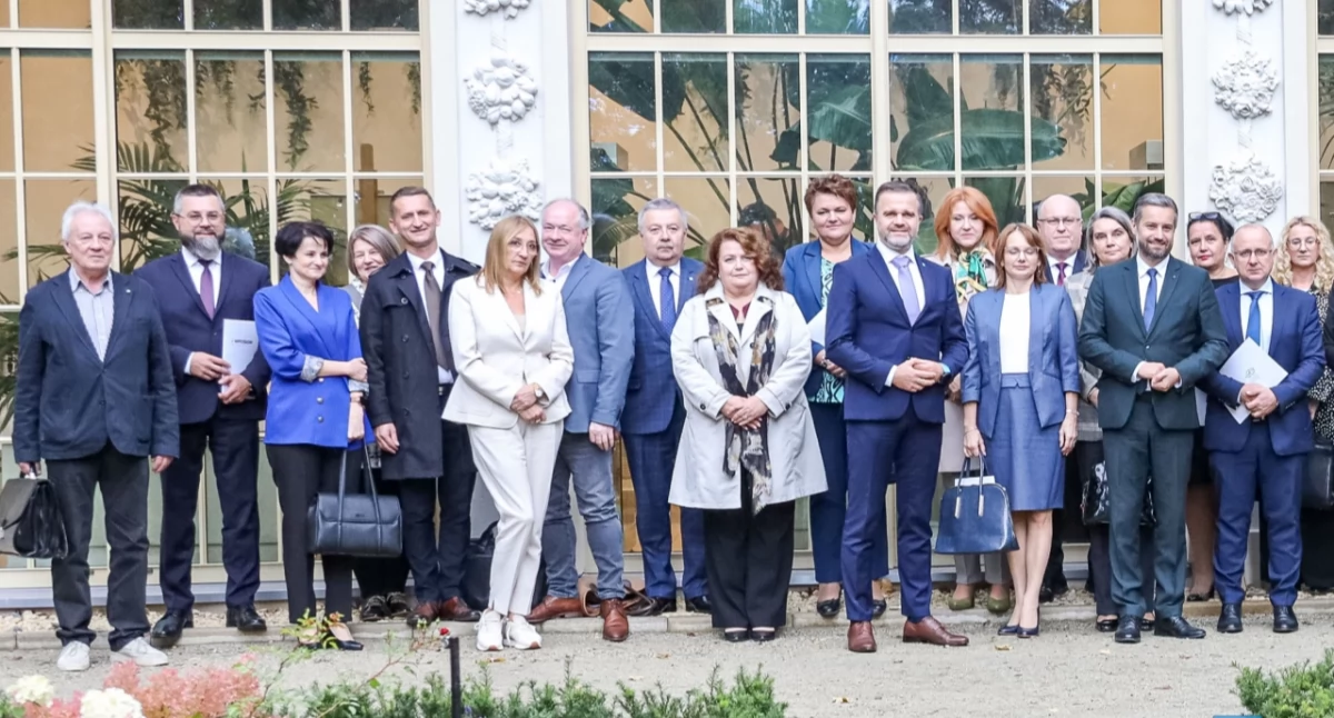Beneficjentami programu „Dbamy o drzewa” zostało łącznie 25 gmin i miast z terenu Podkarpacia./ FOT. Starostwo Powiatowe w Przeworsku