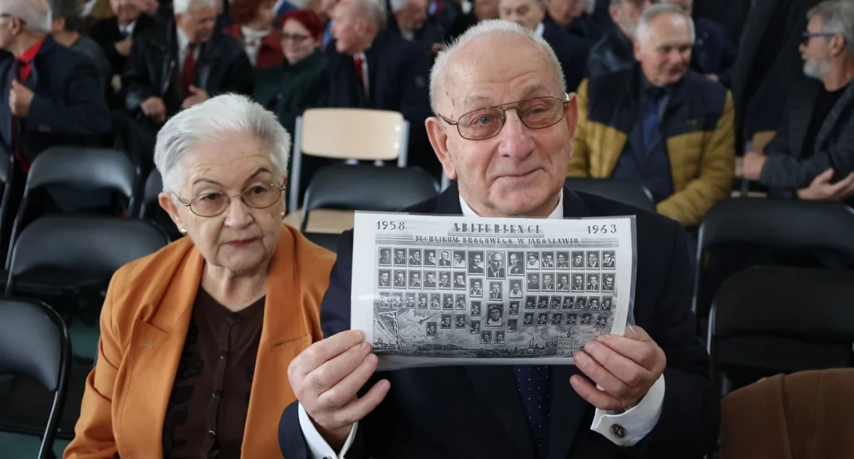 Szczególny wydźwięk miało też będące częścią uroczystości spotkanie absolwentów szkoły./ FOT. UM Jarosław