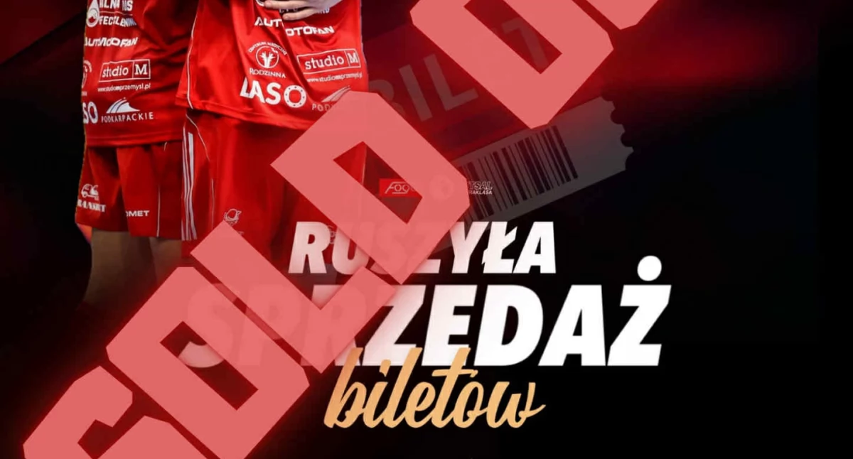 Kilkanaście godzin trwała sprzedaż biletów na to spotkanie. Bodaj po raz drugi w historii występów przemyskiej ekipy w najwyższej klasie rozgrywkowej można było napisać: „sold out”, czyli bilety wyprzedane. Fot. Texom Eurobus Przemyśl