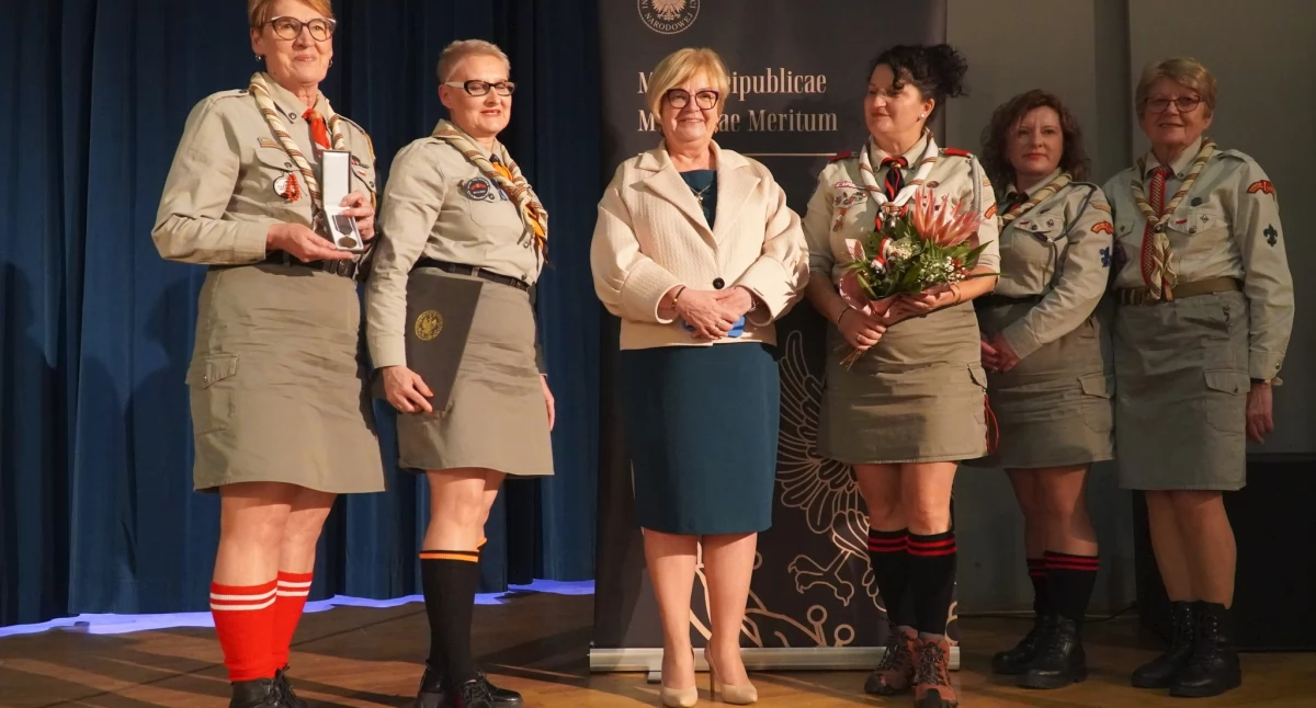 Podkarpacka gala wręczenia nagrody honorowej „Świadek Historii” oraz medali Reipublicae Memoriae Meritum odbyła się 29 października br. w rzeszowskim WDK. Brązowy medal otrzymał m.in. Hufiec ZHP w Lubaczowie. Fot. IPN oddział Rzeszów