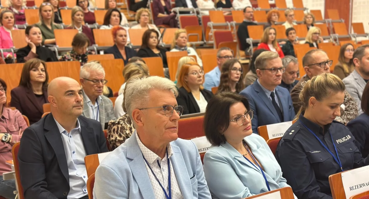 Podczas spotkania poruszane były tematy takie jak: rola rodziny w  procesie wychowawczym, kwestie związane z pieczą zastępczą, poradnictwo specjalistyczne oraz mediacje rodzinne./Fot. materiały organizatorów 