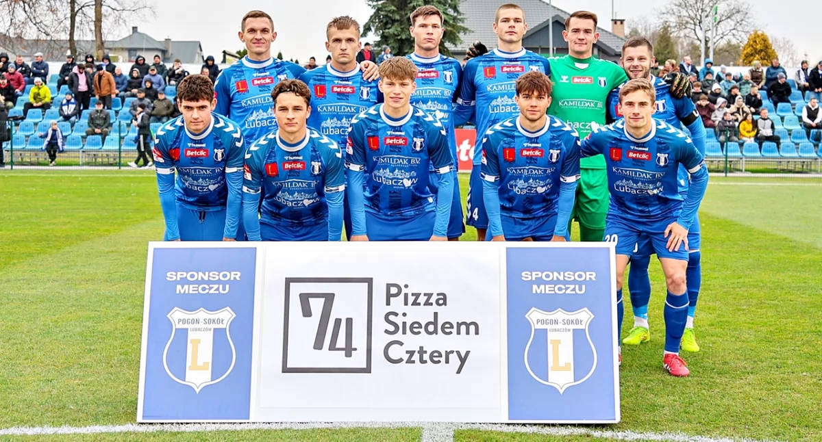 Pogoń-Sokół Lubaczów zremisowała u siebie z rezerwami Wisły Kraków. Był to już szósty z rzędu mecz ekipy Andrzeja Paszkiewicza bez porażki. Fot. Pogoń-Sokół Lubaczów