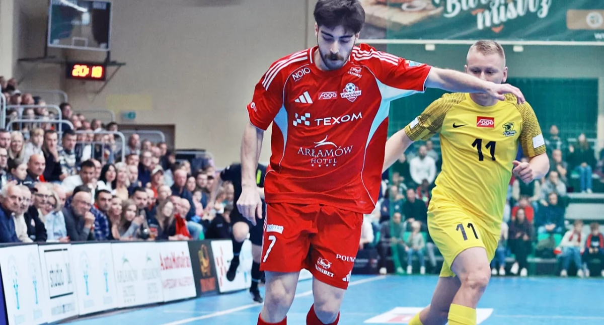 Tiago Correia strzelił w pucharowym meczu dwie bramki, podsumowując dobry występ swojego zespołu. Fot. Texom Eurobus Przemyśl