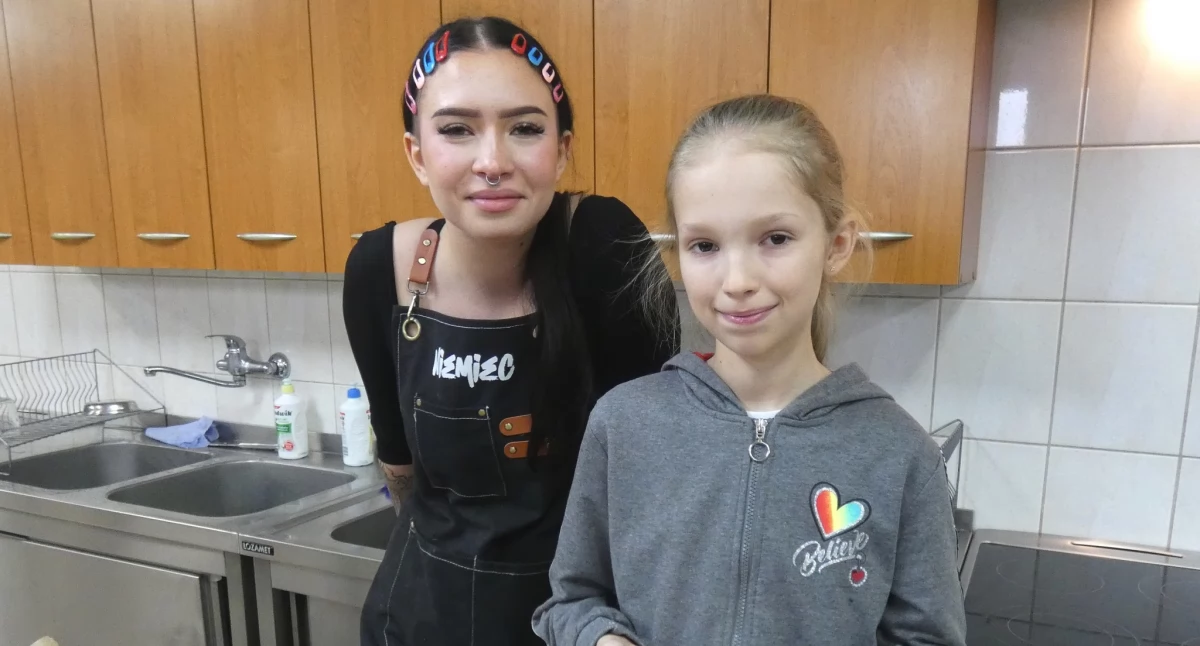 Zwyciężczyni pierwszej edycji telewizyjnego show MasterChef Nastolatki zafundowała uczniom SP w Urzejowicach wspaniałą kulinarną przygodę./ FOT. SP w Urzejowicach
