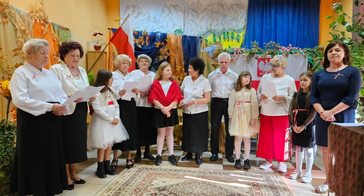 Spektakl przygotowany przez podopiecznych Caritas przypomniał, że niepodległość to dar, który trzeba pielęgnować każdego dnia./Fot. Caritas