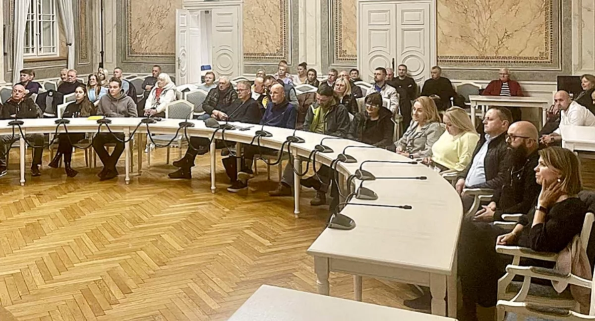 Na spotkanie w przemyskim magistracie, w zasadzie „wymuszonym” przez wspomnanych mieszkańców, przybyło kilkadziesiąt osób. Fot. zbiory własne