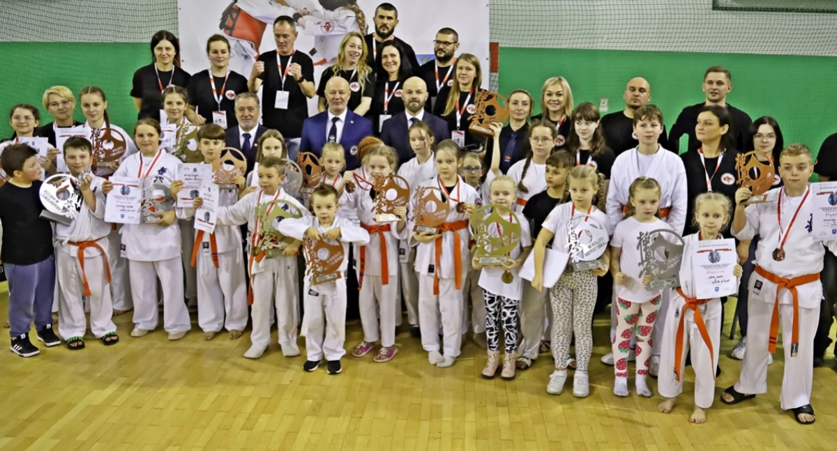Zawody w Orłach zgromadziły na starcie prawie ćwierć tysiąca osób. Na zdjęciu tylko „ułamek” uczestników. Fot. zbiory własne
