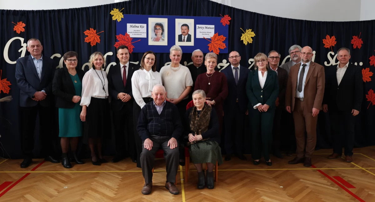 Wydarzenie w jarosławskiej „Dziewiątce” stało się wyrazem pamięci o osobach, które swoją pracą i zaangażowaniem pozostawiły trwały ślad zarówno w historii szkoły, jak i samego miasta./Fot. UM Jarosław