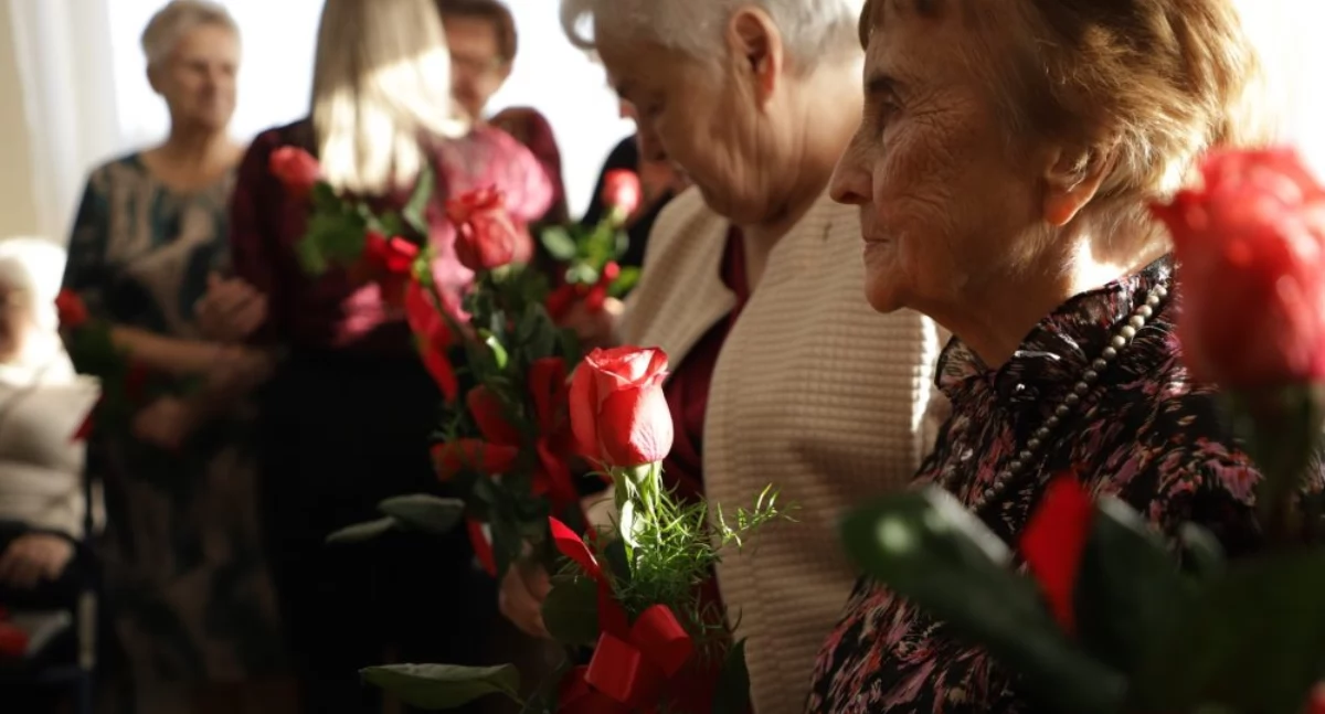 Celem Ogólnopolskiego Dnia Seniora jest podniesienie świadomości społecznej na temat potrzeb osób starszych, integracja środowisk senioralnych oraz umocnienie więzi międzypokoleniowych./Fot. UM Przeworsk