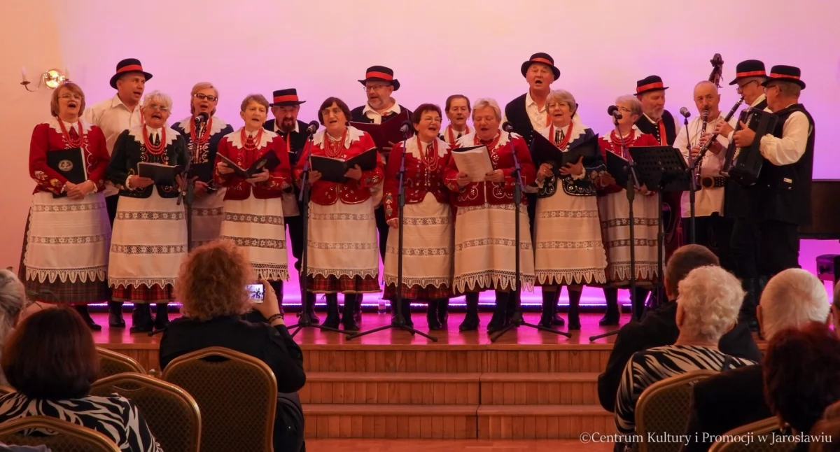 Spotkanie uświetnił występ zespołu Pawłosiowianie, który wprowadził uczestników w wyjątkowy, pełen życzliwości nastrój.