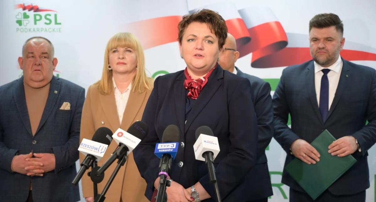 Podczas konferencji prasowej burmistrz miasta i gminy Bircza Anna Szymaszek przypomniała trzy ataki UPA na jej miejscowość: 22 października, 29 listopada 1945 r. oraz z 6 na 7 stycznia 1946 r. Mówiła, że dla mieszkańców to nie jest abstrakcyjna historia z podręcznika, tylko nazwiska, groby i spalone wsie. Fot. zbiory własne