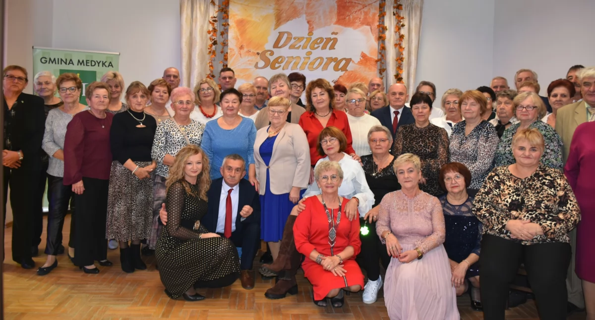 Na Dniach Seniora zorganizowanych w pałacyku w Medyce panowała serdeczna, radosna atmosfera. Wspólnemu biesiadowaniu i rozmowom nie było końca./ FOT. Centrum Kulturalne w Medyce