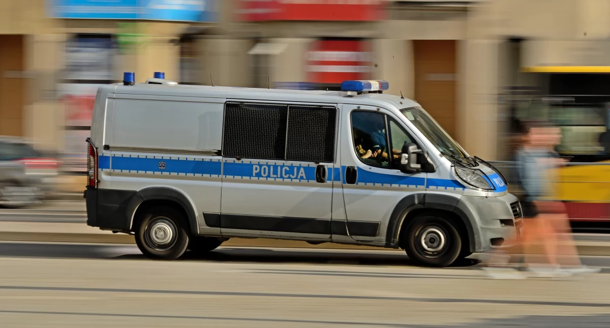 Kronika policyjna, prądu działał koncentrator tlenu który niezbędny oddychania Pomógł sąsiad przemyscy policjanci - zdjęcie, fotografia