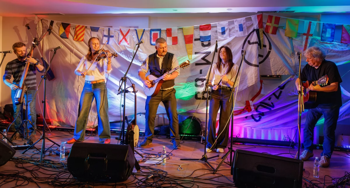 Zespół „OldMarinners” w trakcie występu./Fot. Damian Pękalski