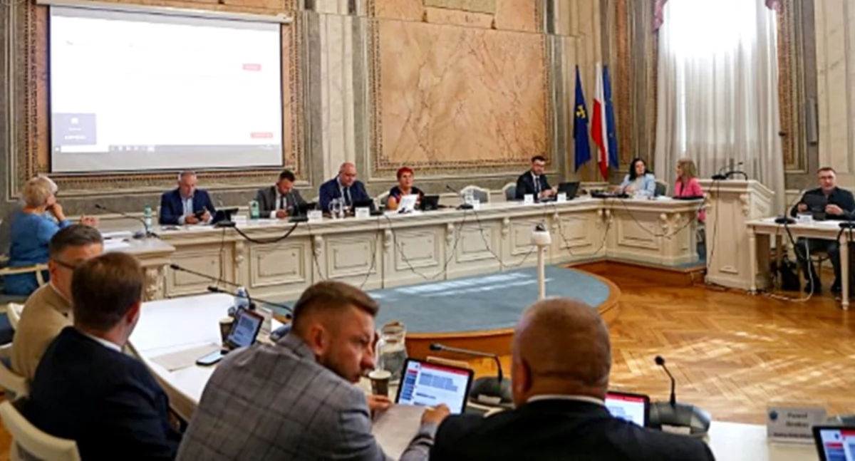 Sześć minut. Tyle trwała dzisiejsza, 26 listopada br., nadzwyczajna sesja Rady Miejskiej w Przemyślu. Fot. UM Przemyśl