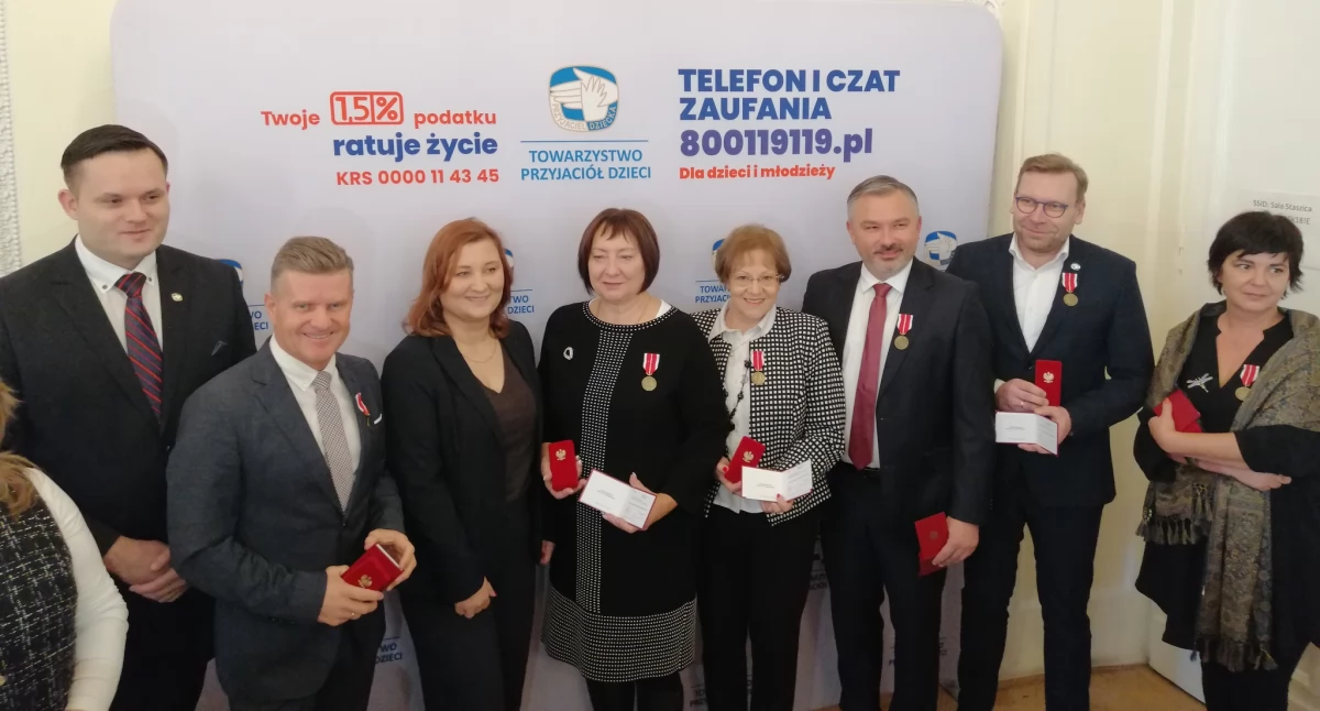  Wręczenia medali dokonała minister Paulina Piechna-Więckiewicz./Fot. TPD ZG