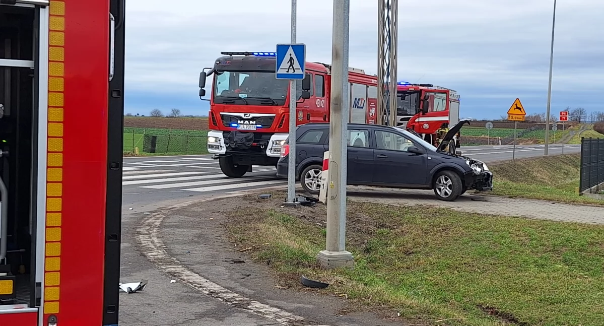Zdarzenie z udziałem dwóch aut osobowych miało miejsce na skrzyżowaniu z ulicą Mickiewicza. Obaj kierujący byli trzeźwi./ FOT. E. Kocan