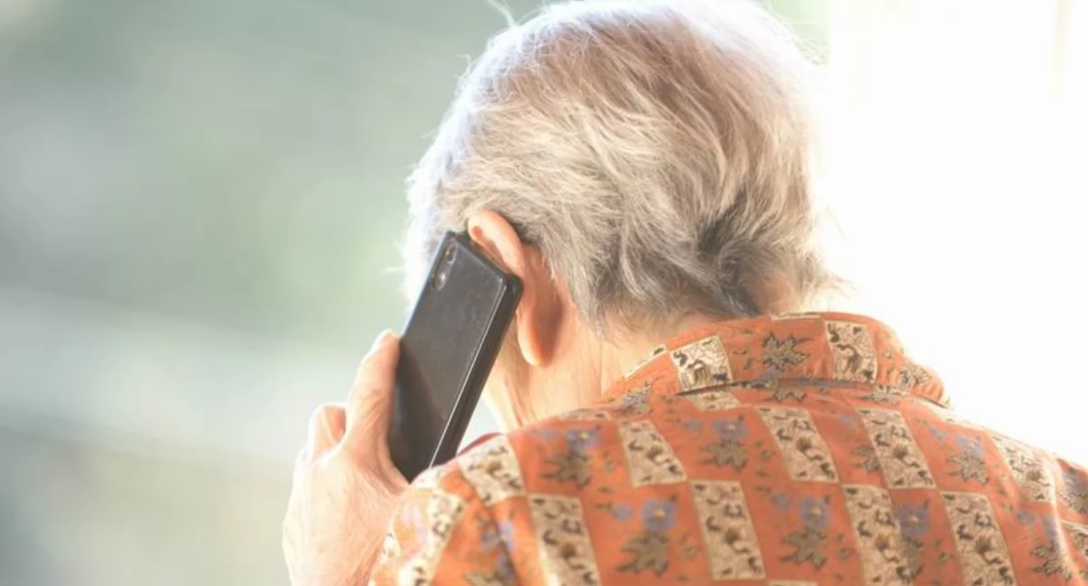 Informacja o dziwnym telefonie, jaki odebrała w sprawie swoich oszczędności 62-latka, na szczęście w porę dotarła do policjantów. / FOT. zdjecie ilustracyjne