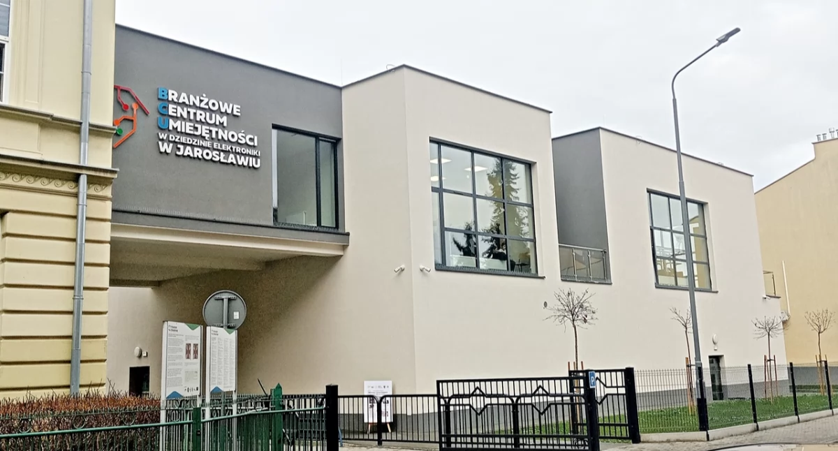 Łączny koszt to 16 mln zł, z czego 13 mln zł to dofinansowanie ze środków Krajowego Programu Odbudowy i Zwiększenia Odporności (KPO), czyli mówiąc krócej: z Unii Europejskiej, zaś niecałe 3 mln zł to wkład własny powiatu, potrzebny przede wszystkim na wyposażenie placówki. Fot. Mariusz Godos