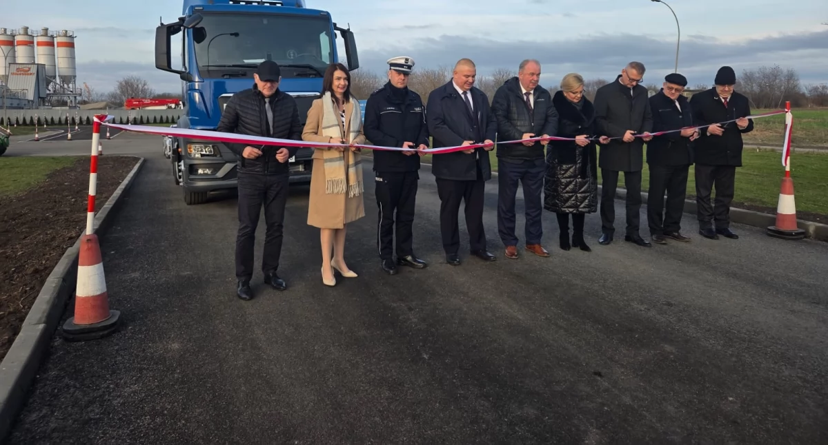 Do oficjalnego otwarcia zmodernizowanego placu manewrowego w przemyskim WORD doszło 5 grudnia br. Plac jest dostosowany do nowych wymogów egzaminacyjnych dla kategorii C+E. Fot. WORD Przemyśl