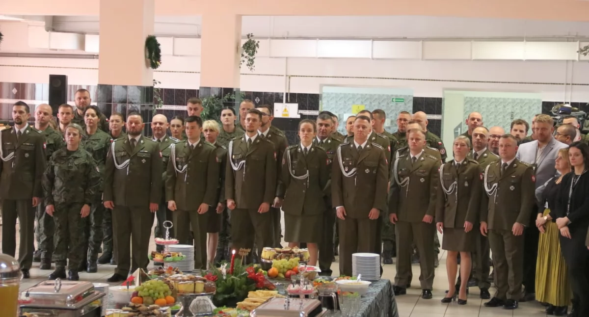 Spotkanie wigilijne żołnierzy Garnizonu Przemyśl. Fot. 20. PBOT