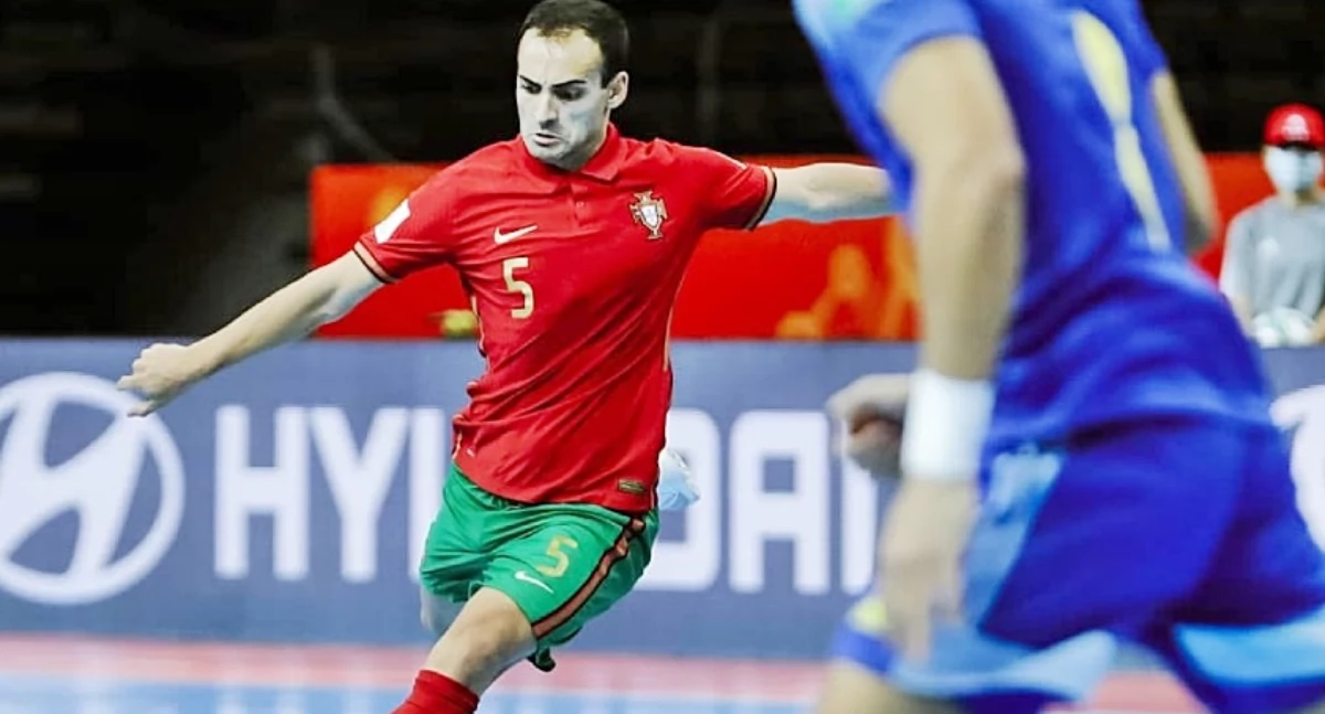 Fábio Cecílio w reprezentacji Portugalii rozegrał 131 meczów, strzelając 36 bramek. Jest mistrzem świata z 2021 r., gdzie występował w jednym zespole z uznawanym za najlepszego futsalistę w historii, czyli Ricardinho. Fot. FFP