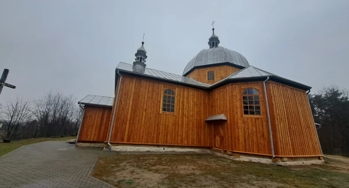 Obecny kościół pw. św. Wawrzyńca w Szczutkowie to dawna cerkiew grecko-katolicka pw. Św. Dymitra. Na jego wyposażeniu znajduje się m.in. obraz św. Wawrzyńca z przełomu XVII/XVIII wieku, najstarszy zabytek tego typu na obszarze gminy Lubaczów./ FOT. UG Lubaczów