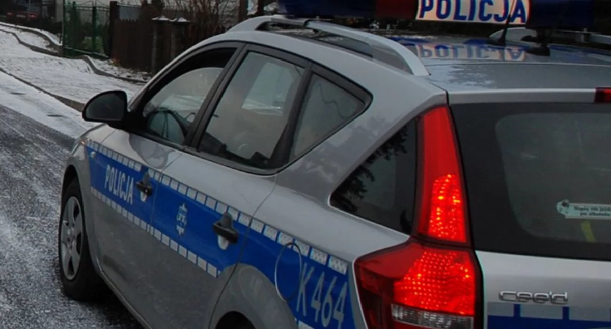 Dzięki szybkiej reakcji policjantów z jarosławskiej jednostki do szpitala trafiła 57-latka, która zaalarmowała mundurowych o swoich kłopotach ze zdrowiem./ FOT. archiwum KPP Jarosław