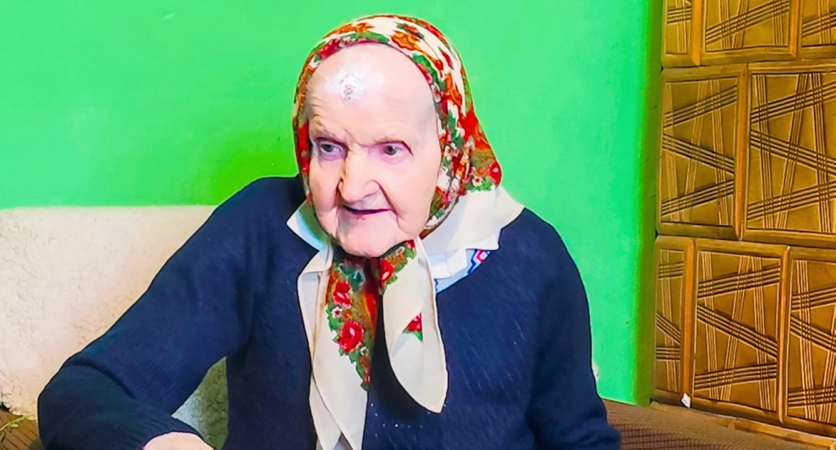 Seniorce z okazji 101. urodzin życzono 200 lat, radości i uśmiechu./ FOT. UMiG Jawornik Polski