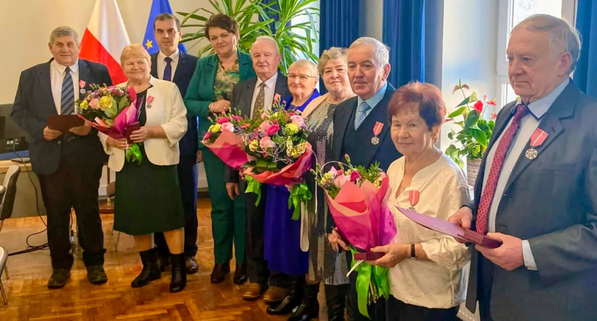 Jubileusz 50-lecia zawarcia małżeństwa to czas podsumowań, wdzięczności oraz radości z trwałego związku, który przetrwał próby czasu./Fot. UMiG Bircza